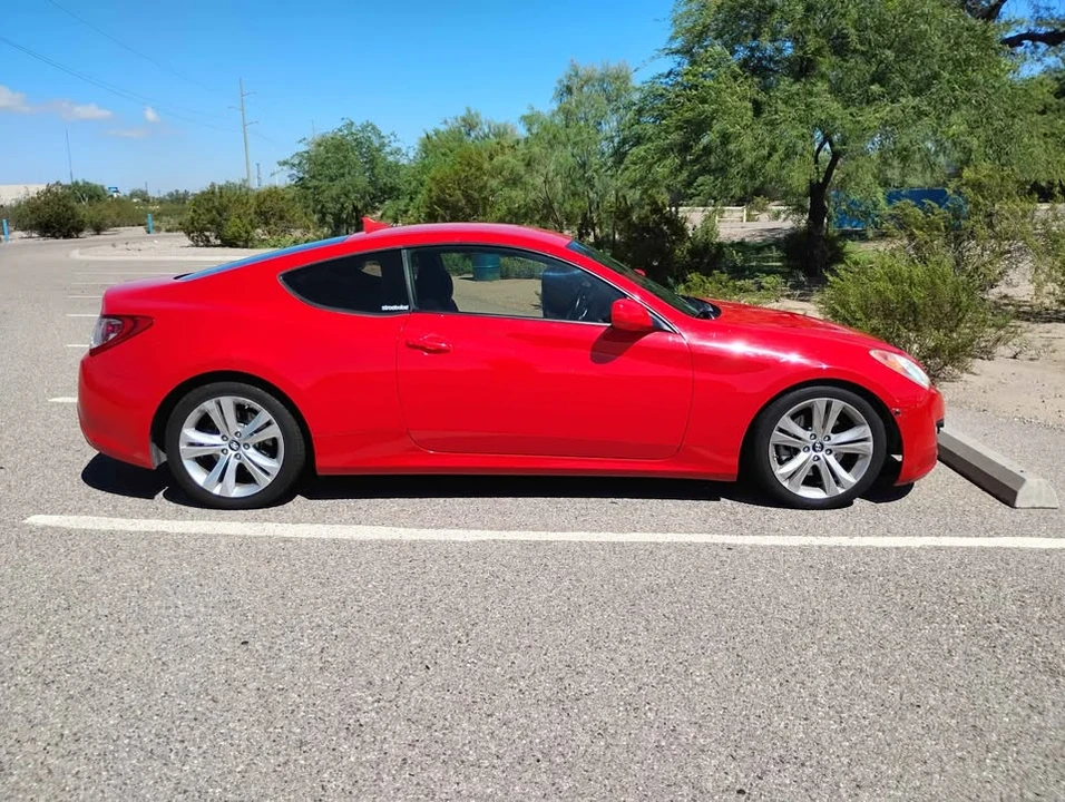 2010 Hyundai Genesis Coupe - Image 2 of 8