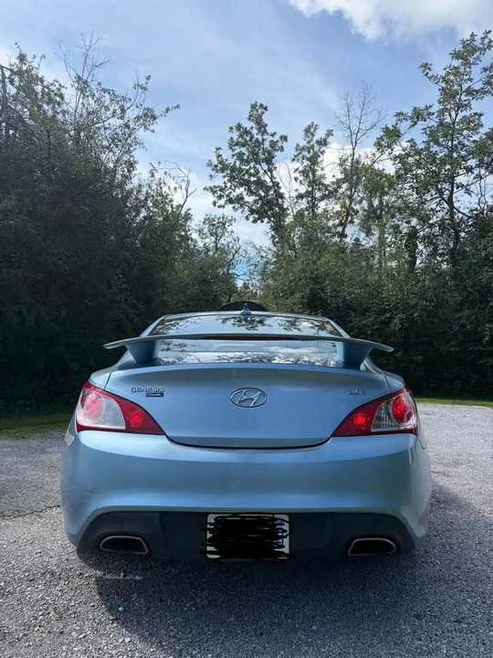 2010 Hyundai Genesis Coupe - Image 2 of 8