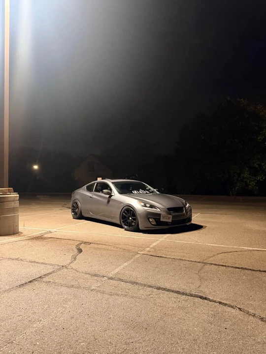 2010 Hyundai Genesis Coupe - Image 2 of 4