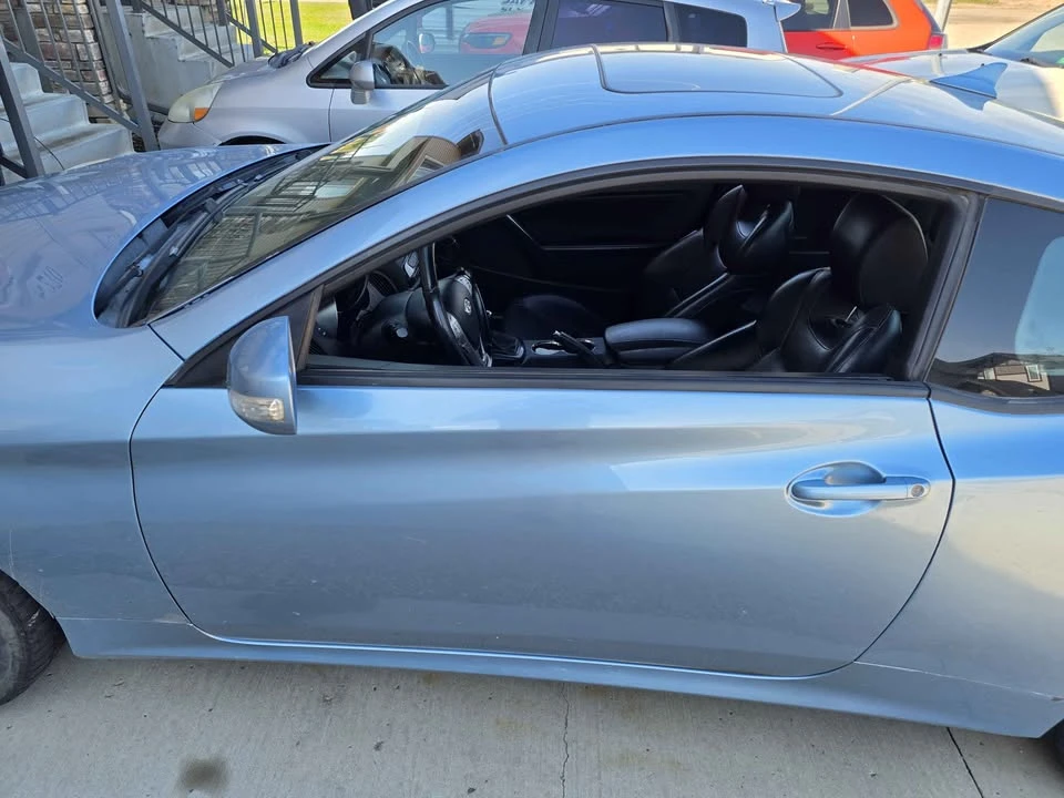2010 Hyundai Genesis Coupe - Image 5 of 12