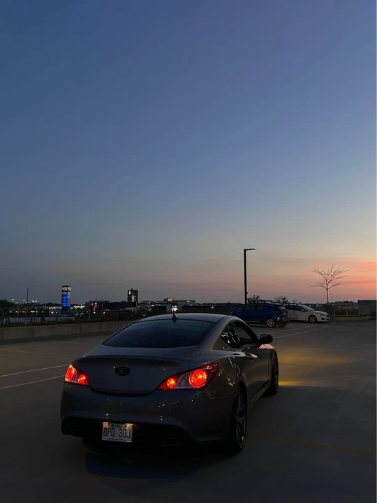 2010 Hyundai Genesis Coupe - Image 5 of 5