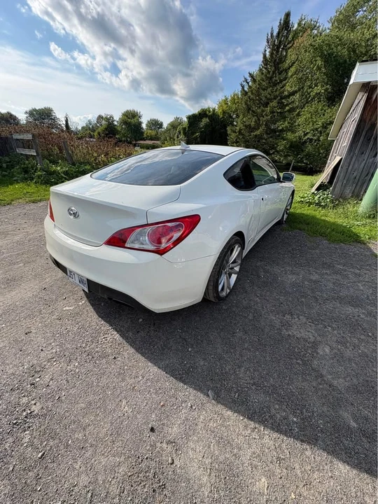 2010 Hyundai Genesis Coupe - Image 3 of 6
