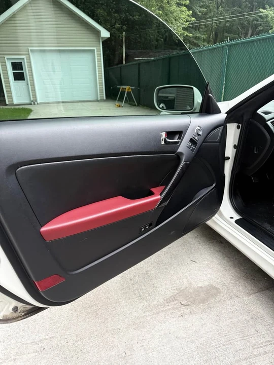 2010 Hyundai Genesis Coupe - Image 2 of 6