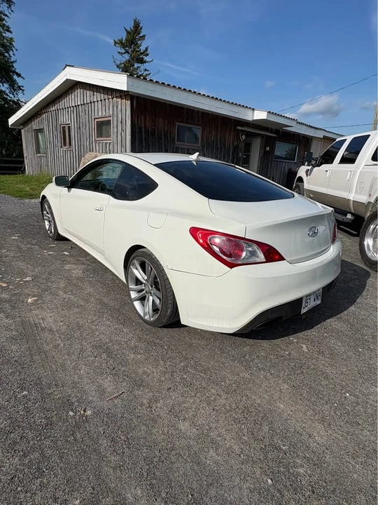 2010 Hyundai Genesis Coupe - Image 4 of 6