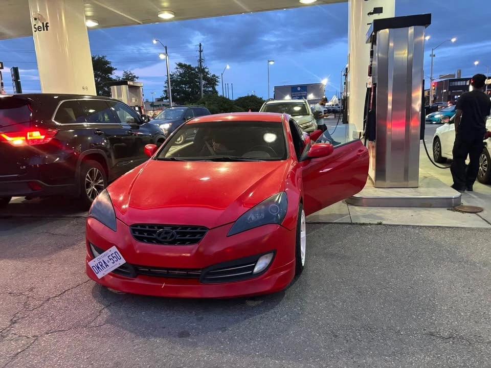 2010 Hyundai Genesis Coupe - Image 2 of 3