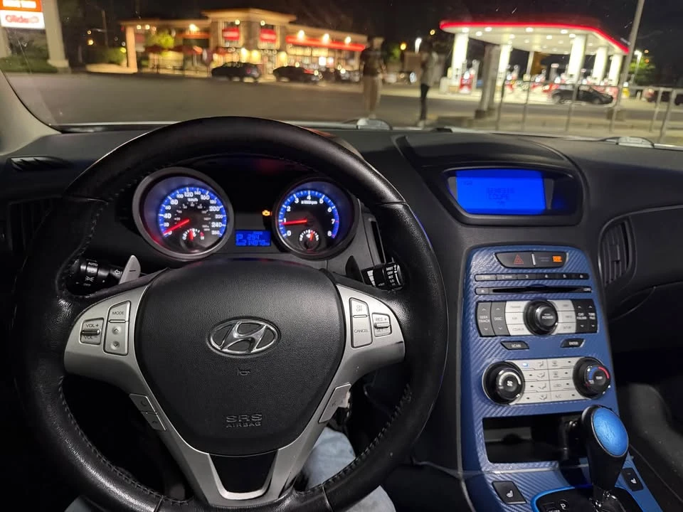 2010 Hyundai Genesis Coupe - Image 8 of 8