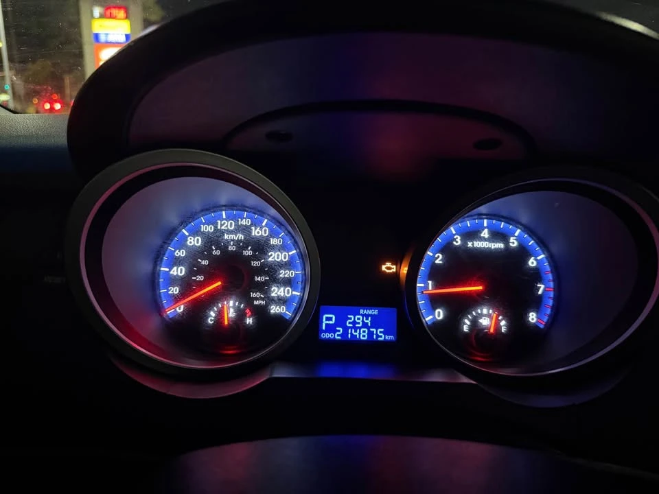 2010 Hyundai Genesis Coupe - Image 5 of 8