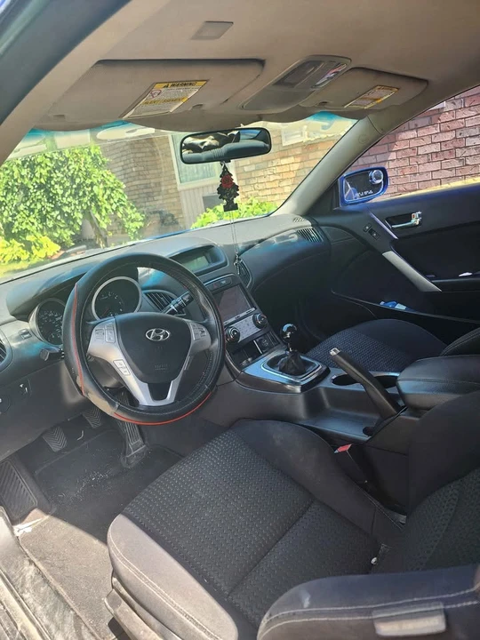 2010 Hyundai Genesis Coupe - Image 6 of 8