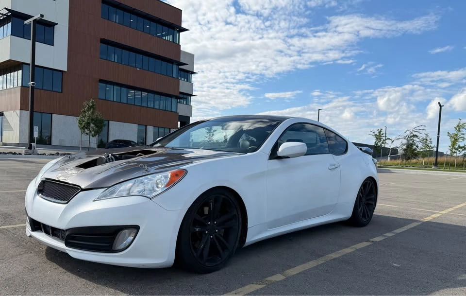 2010 Hyundai Genesis Coupe - Image 2 of 8