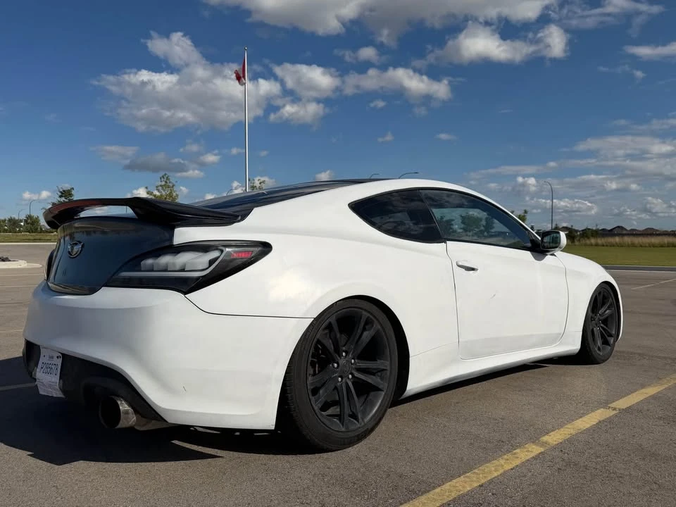 2010 Hyundai Genesis Coupe - Image 3 of 8