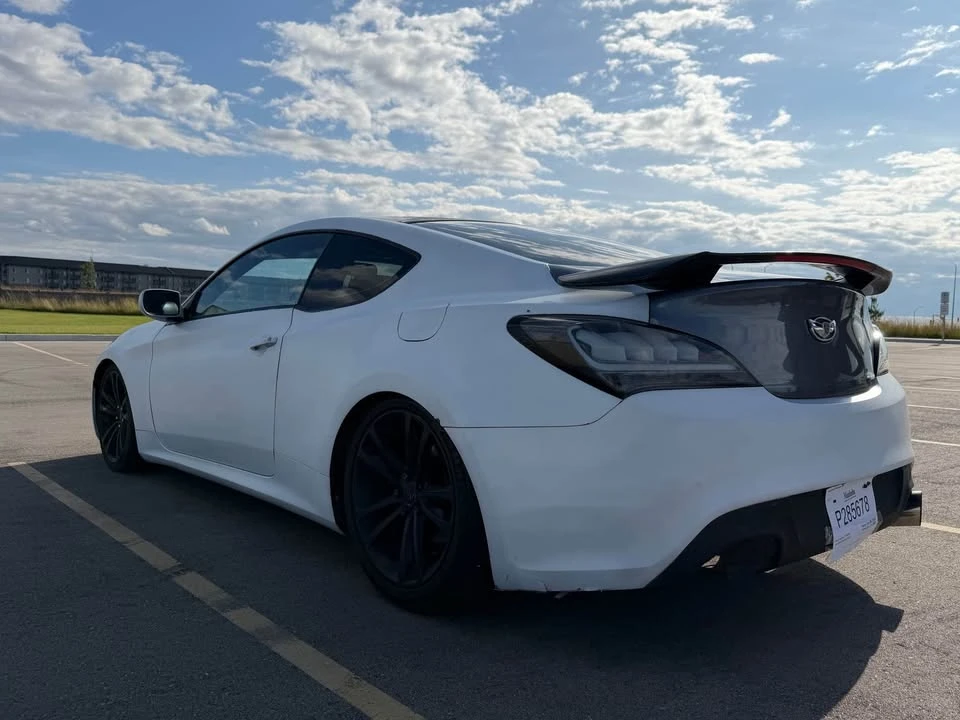 2010 Hyundai Genesis Coupe - Image 4 of 8