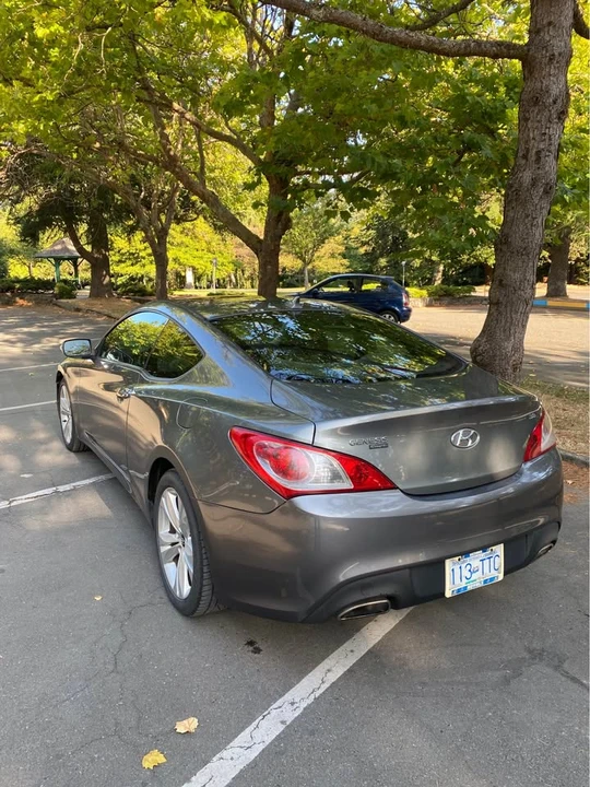 2010 Hyundai Genesis Coupe - Image 6 of 12