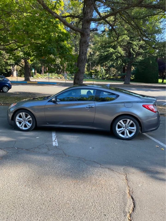 2010 Hyundai Genesis Coupe - Image 7 of 12
