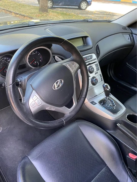 2010 Hyundai Genesis Coupe - Image 11 of 12