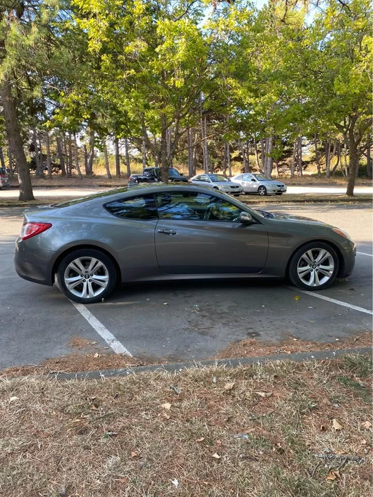 2010 Hyundai Genesis Coupe - Image 3 of 12