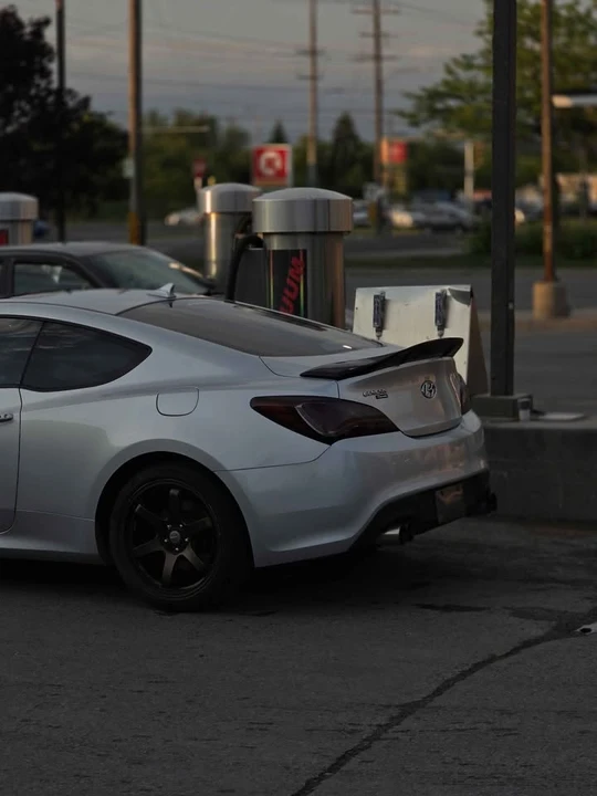 2010 Hyundai Genesis Coupe - Image 6 of 9