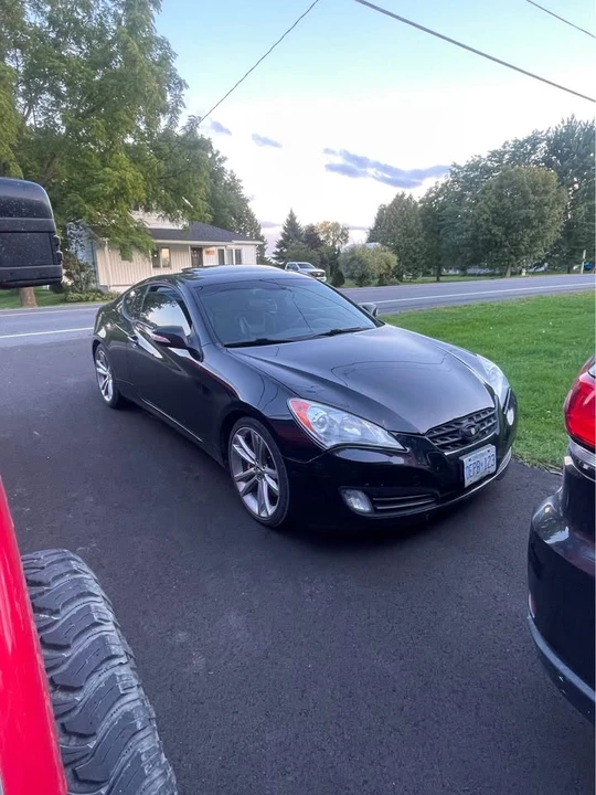 2010 Hyundai Genesis Coupe - Image 2 of 6