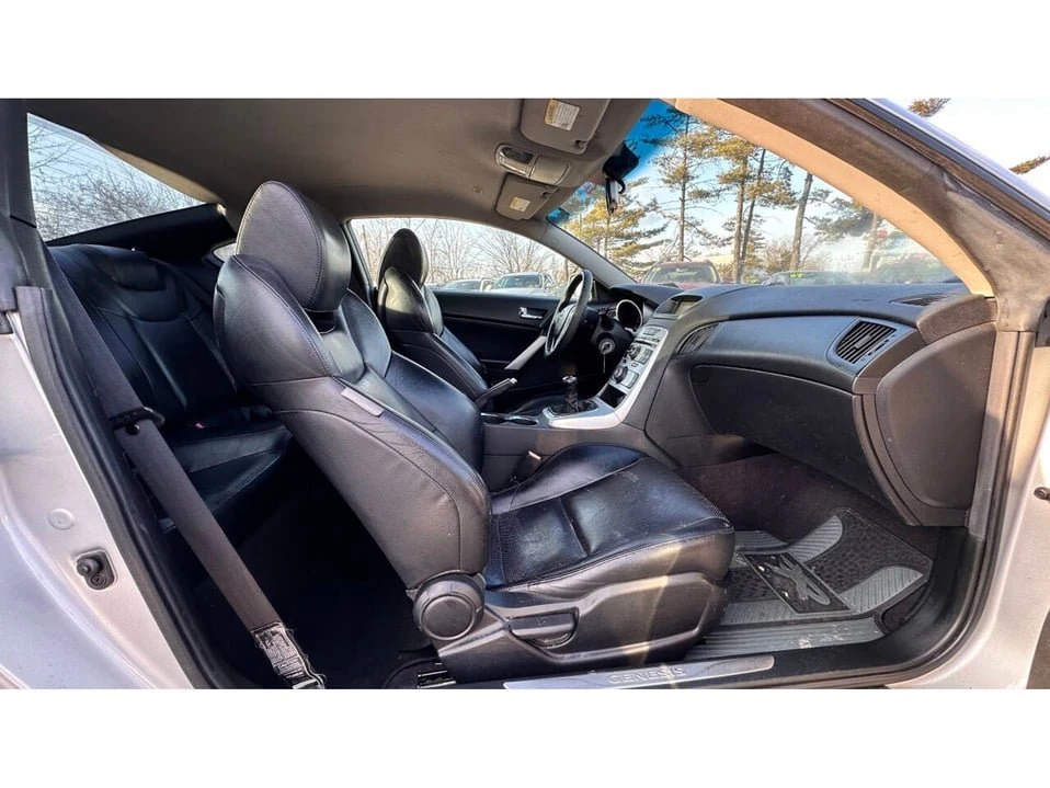 2010 Hyundai Genesis Coupe - Image 19 of 20