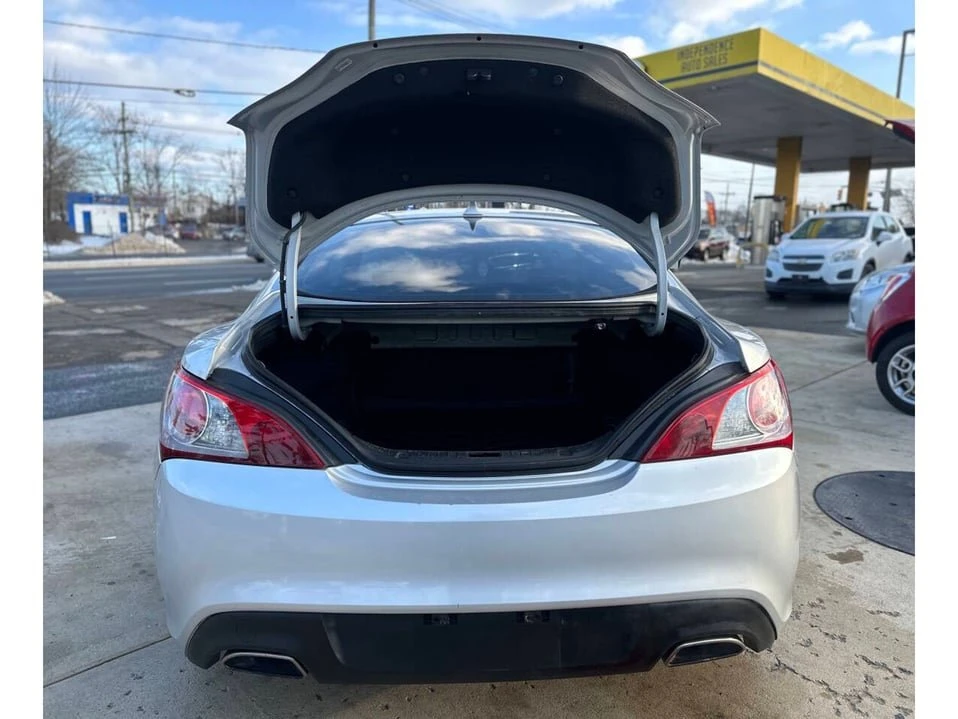 2010 Hyundai Genesis Coupe - Image 15 of 20