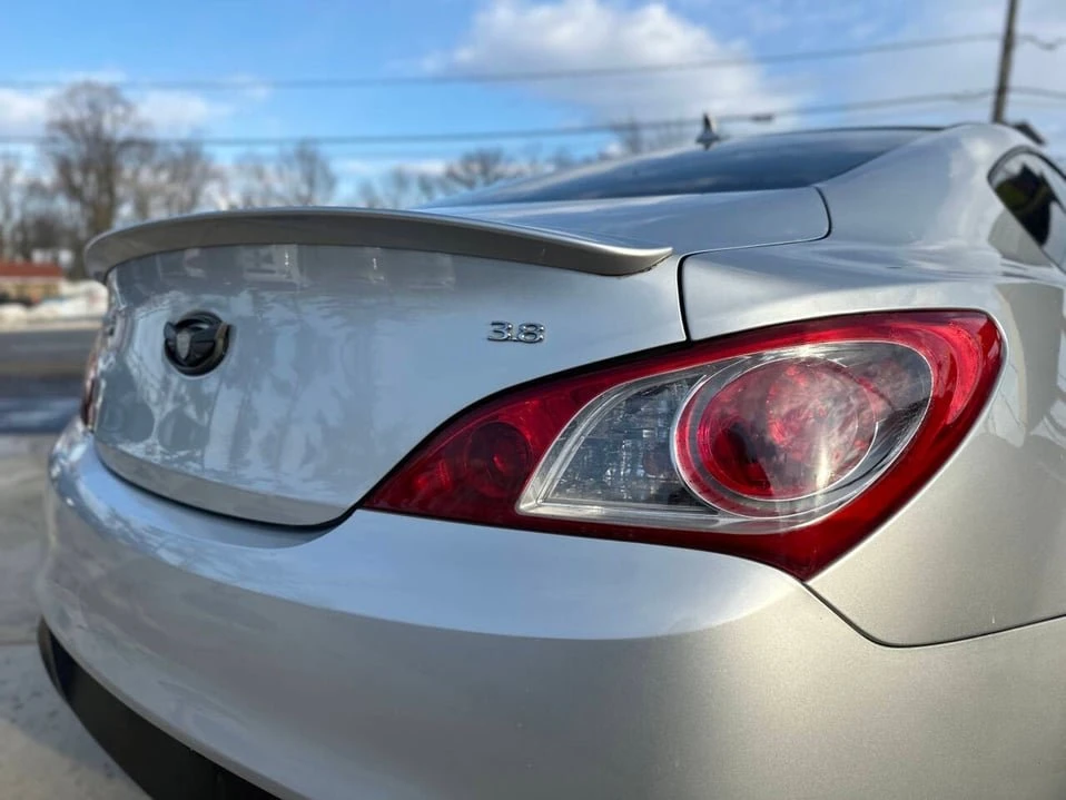 2010 Hyundai Genesis Coupe - Image 10 of 20
