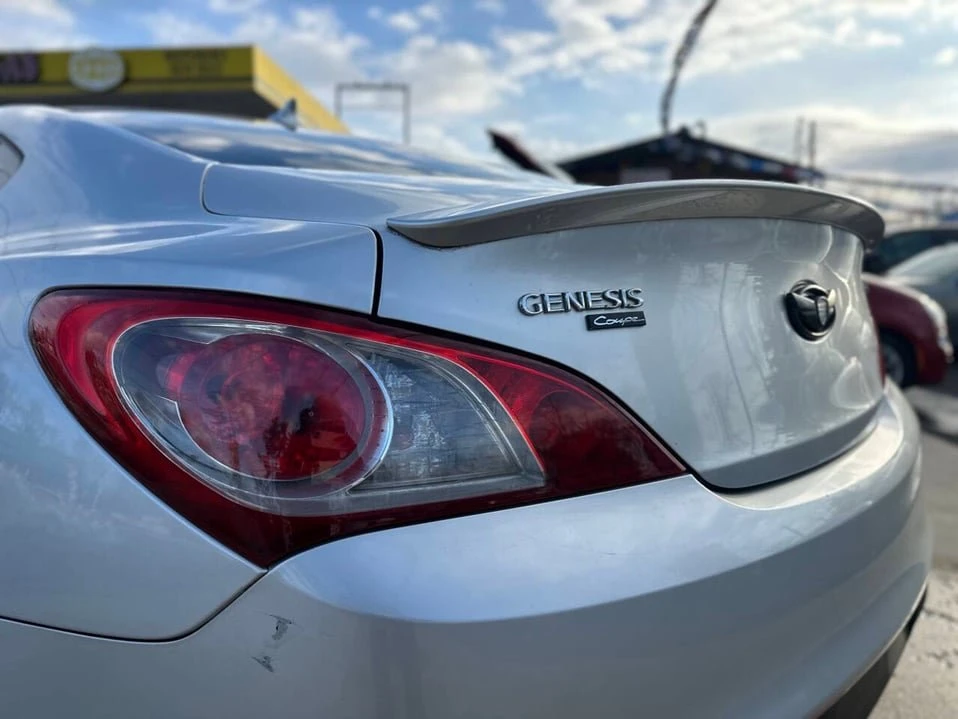 2010 Hyundai Genesis Coupe - Image 9 of 20