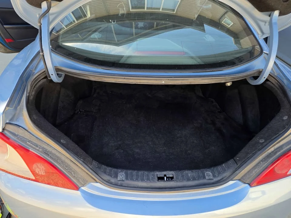 2010 Hyundai Genesis Coupe - Image 12 of 13