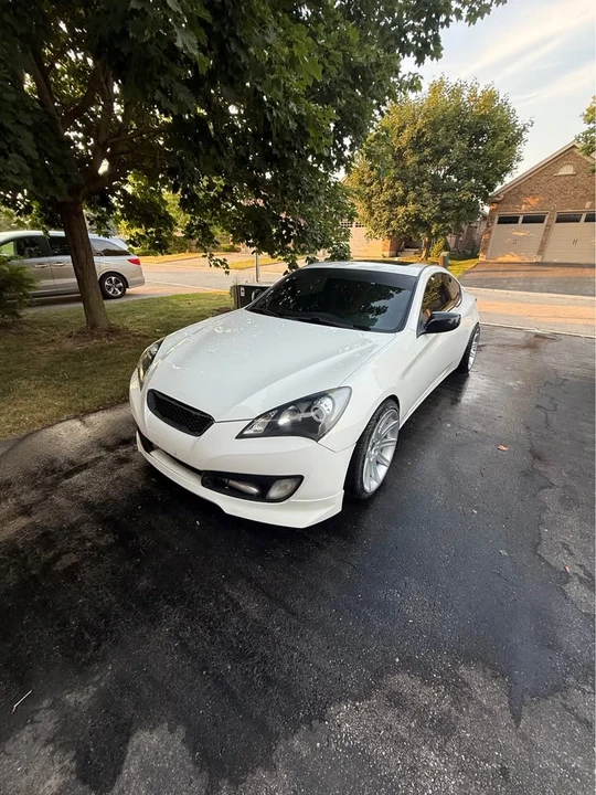 2010 Hyundai Genesis Coupe - Image 2 of 6