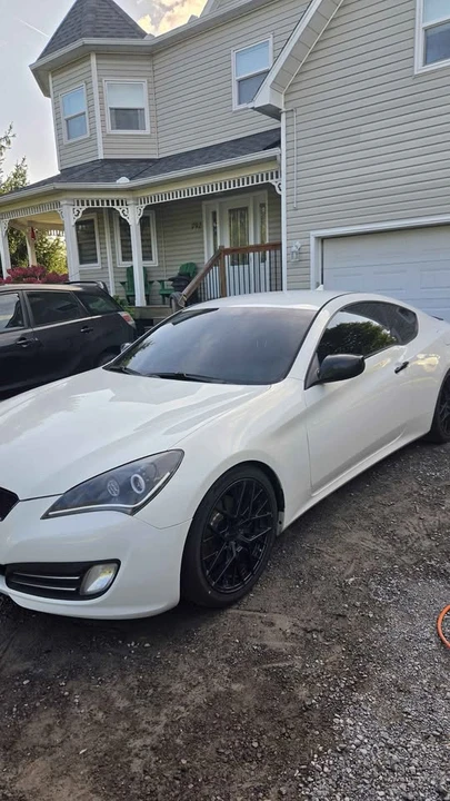 2010 Hyundai Genesis Coupe - Image 2 of 10