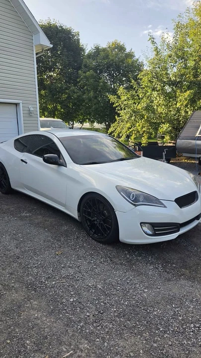 2010 Hyundai Genesis Coupe - Image 6 of 10