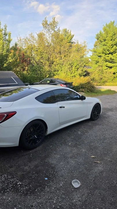 2010 Hyundai Genesis Coupe - Image 5 of 10