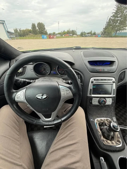 2010 Hyundai Genesis Coupe - Image 13 of 13