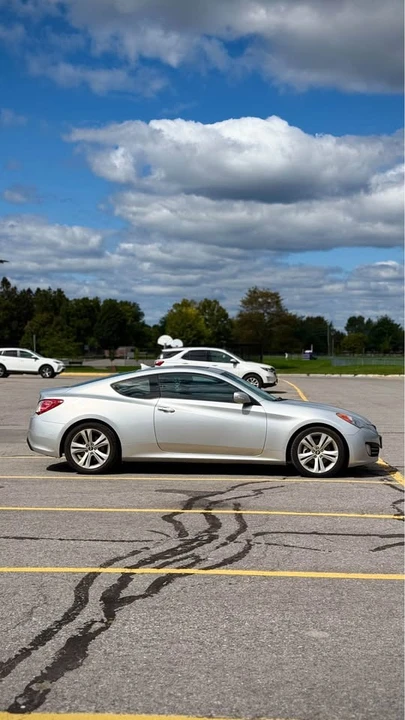 2010 Hyundai Genesis Coupe - Image 4 of 8