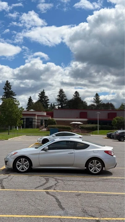 2010 Hyundai Genesis Coupe - Image 5 of 8