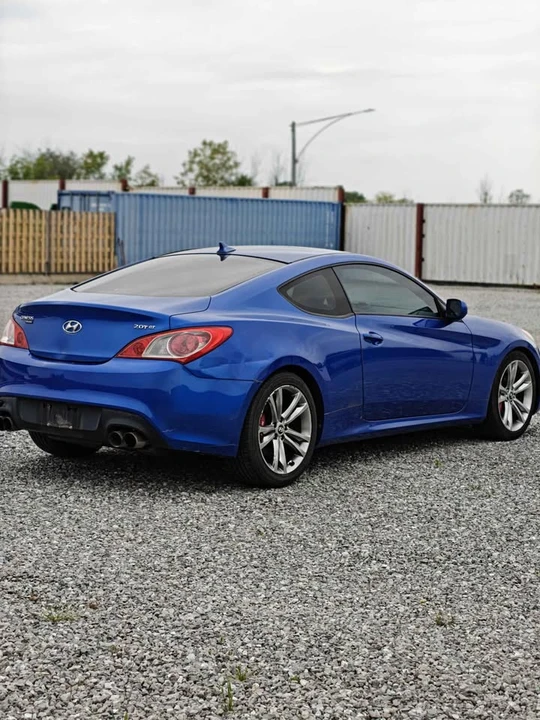 2010 Hyundai Genesis Coupe - Image 5 of 10