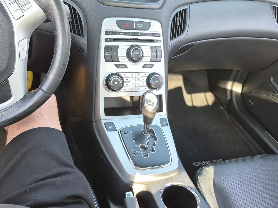 2010 Hyundai Genesis Coupe - Image 5 of 7