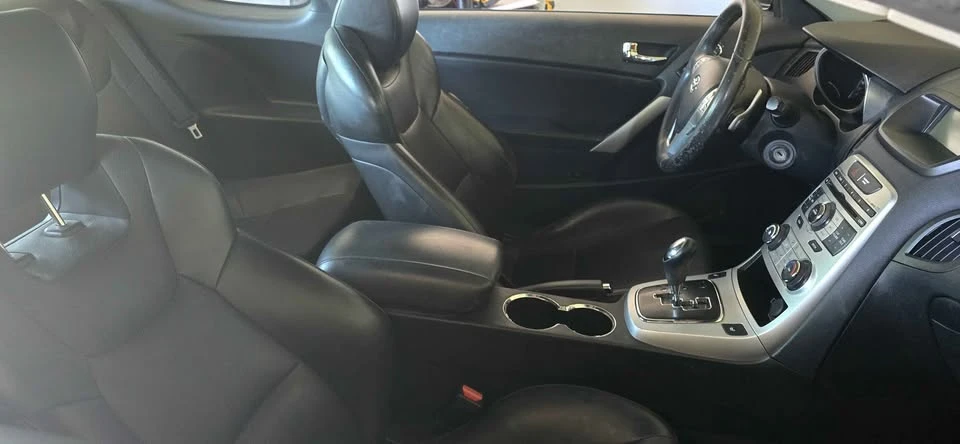 2010 Hyundai Genesis Coupe - Image 2 of 3