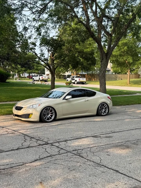 2010 Hyundai Genesis Coupe - Image 4 of 4