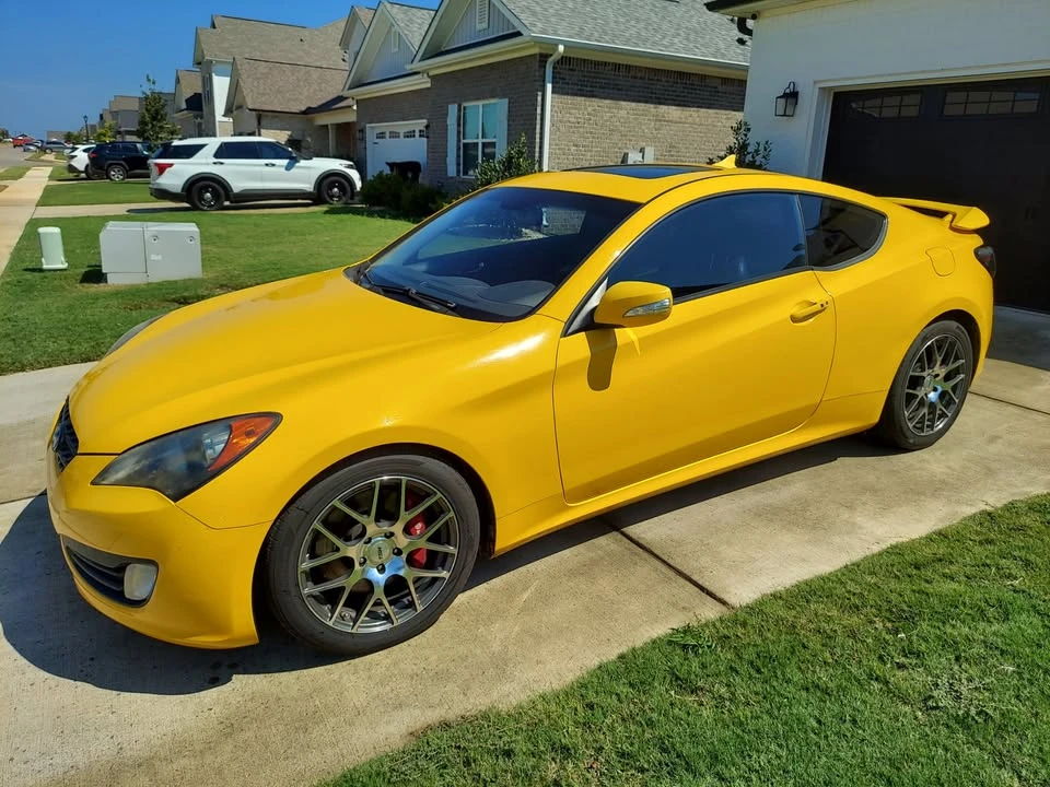 2010 Hyundai Genesis Coupe - Image 2 of 11