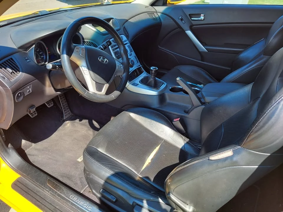 2010 Hyundai Genesis Coupe - Image 7 of 11
