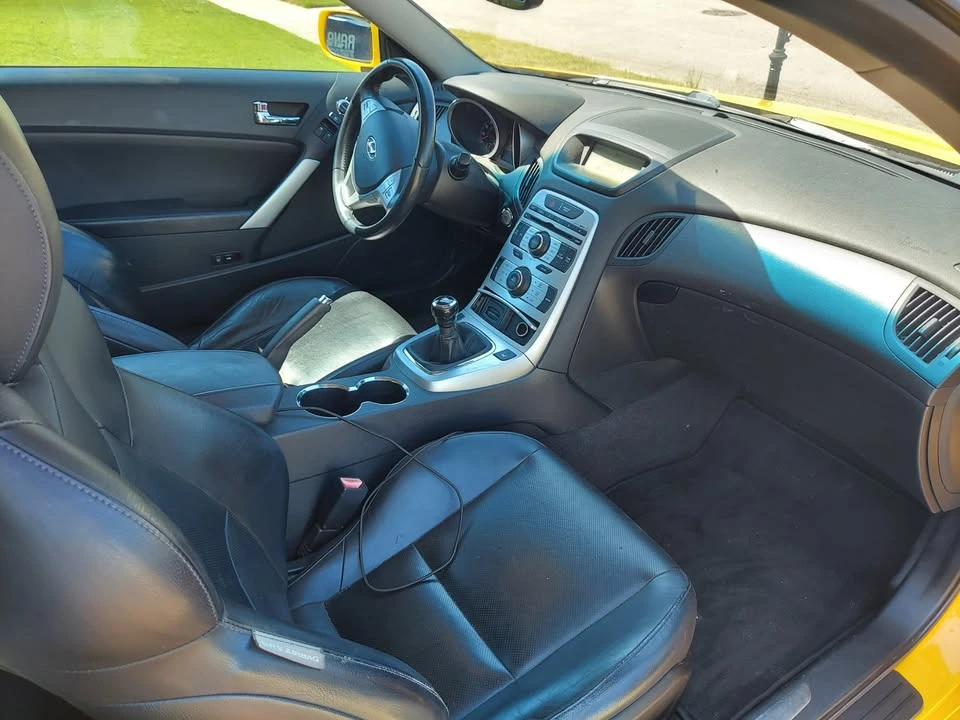 2010 Hyundai Genesis Coupe - Image 10 of 11