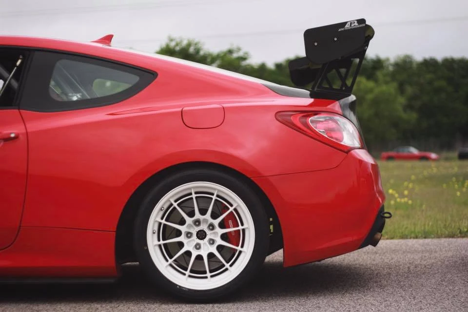2010 Hyundai Genesis Coupe - Image 12 of 31