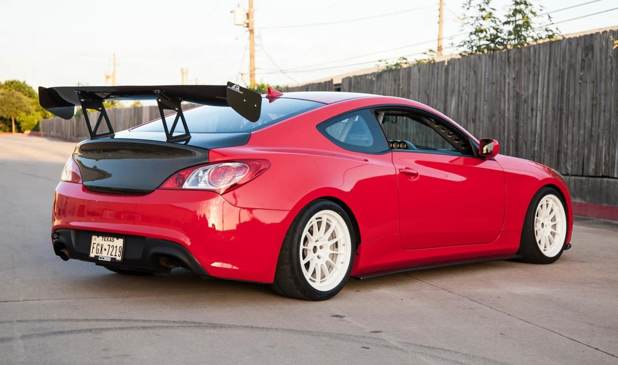 2010 Hyundai Genesis Coupe - Image 4 of 31