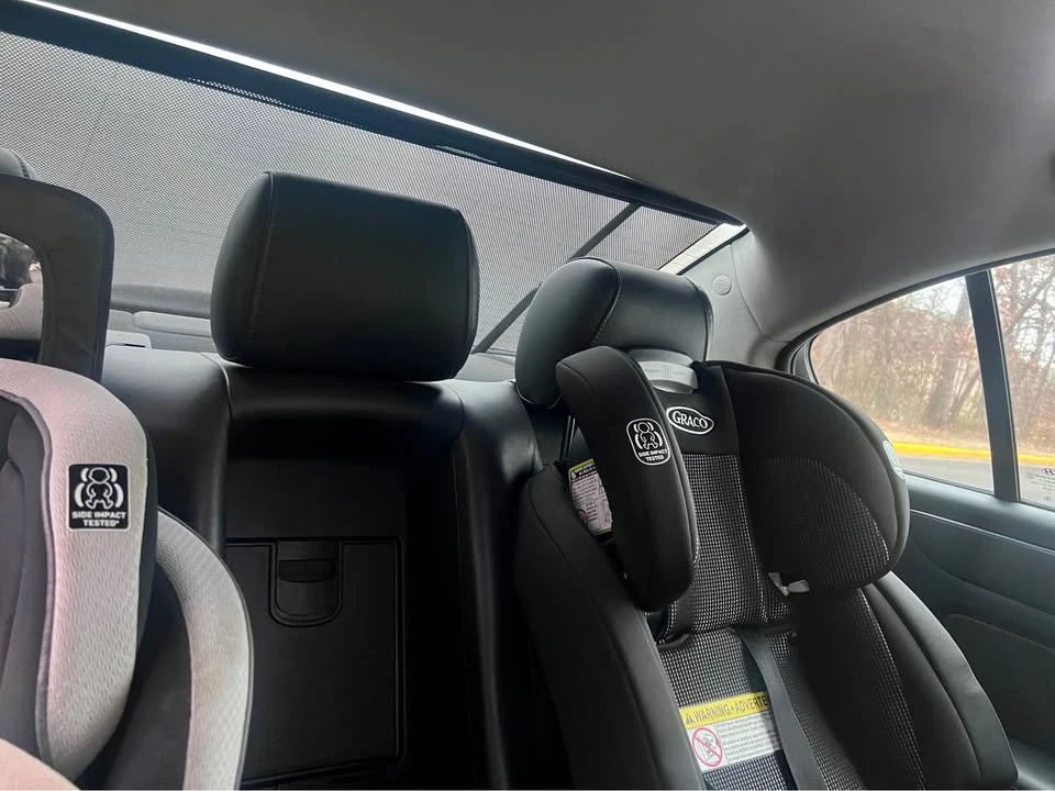 2010 Hyundai Genesis - Image 2 of 3
