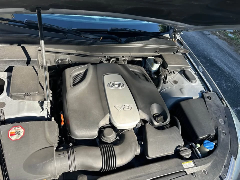 2010 Hyundai Genesis - Image 3 of 10