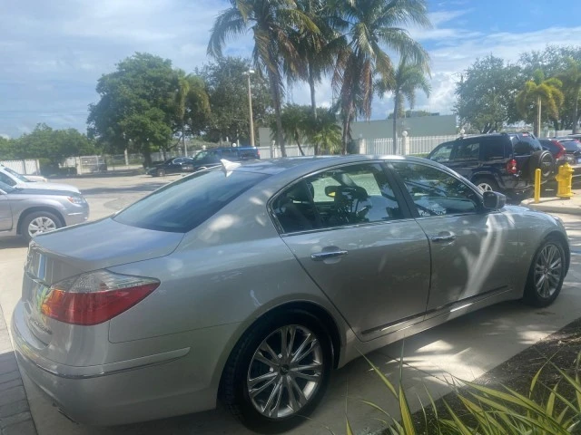 2010 Hyundai Genesis - Image 8 of 21