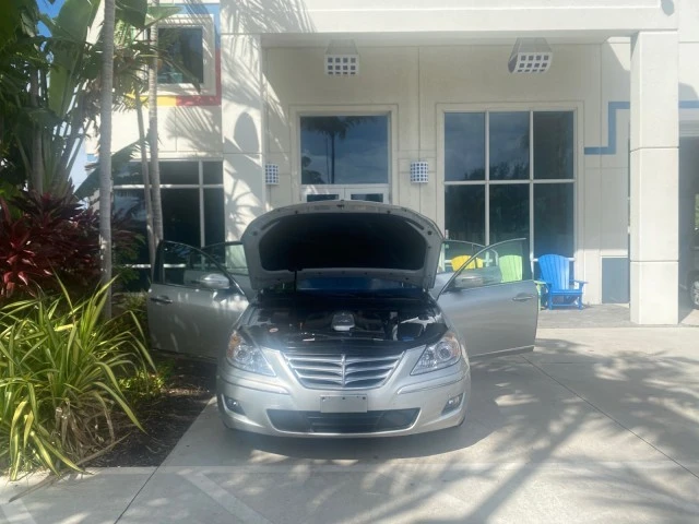 2010 Hyundai Genesis - Image 17 of 21