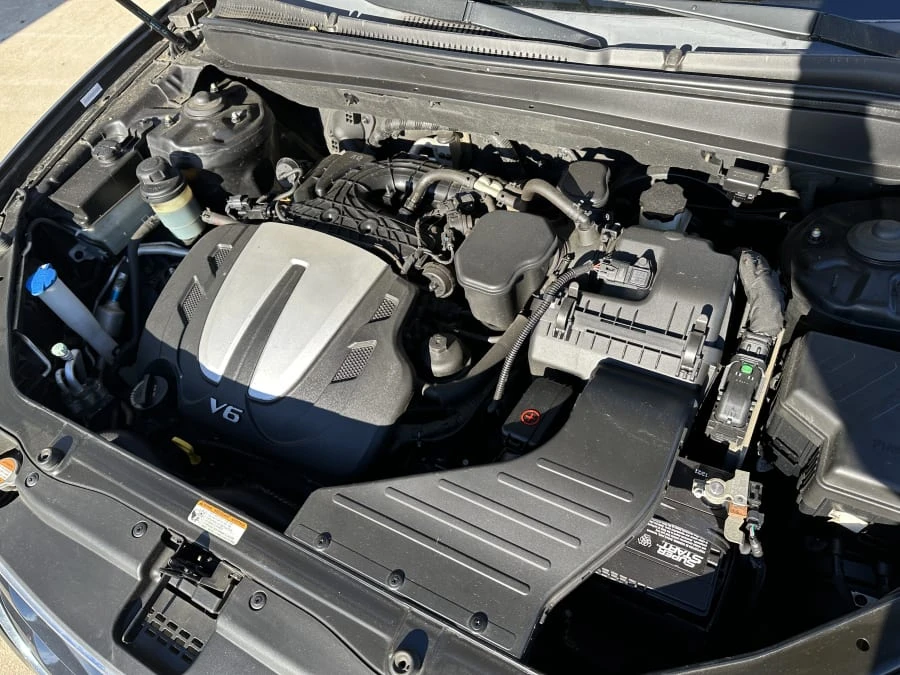 2010 Hyundai Santa Fe - Image 18 of 19
