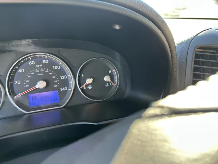 2010 Hyundai Santa Fe - Image 11 of 19
