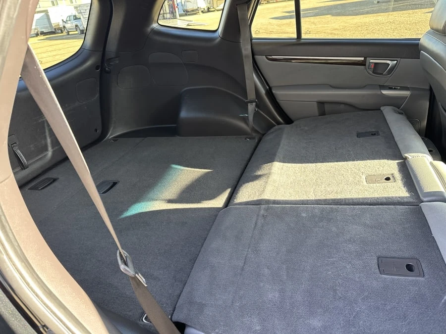 2010 Hyundai Santa Fe - Image 15 of 19