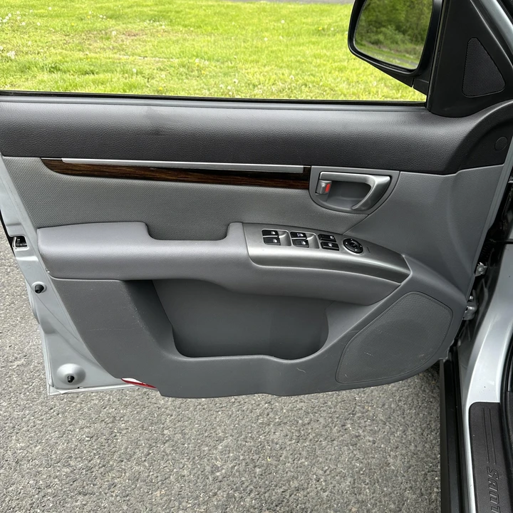 2010 Hyundai Santa Fe - Image 14 of 21